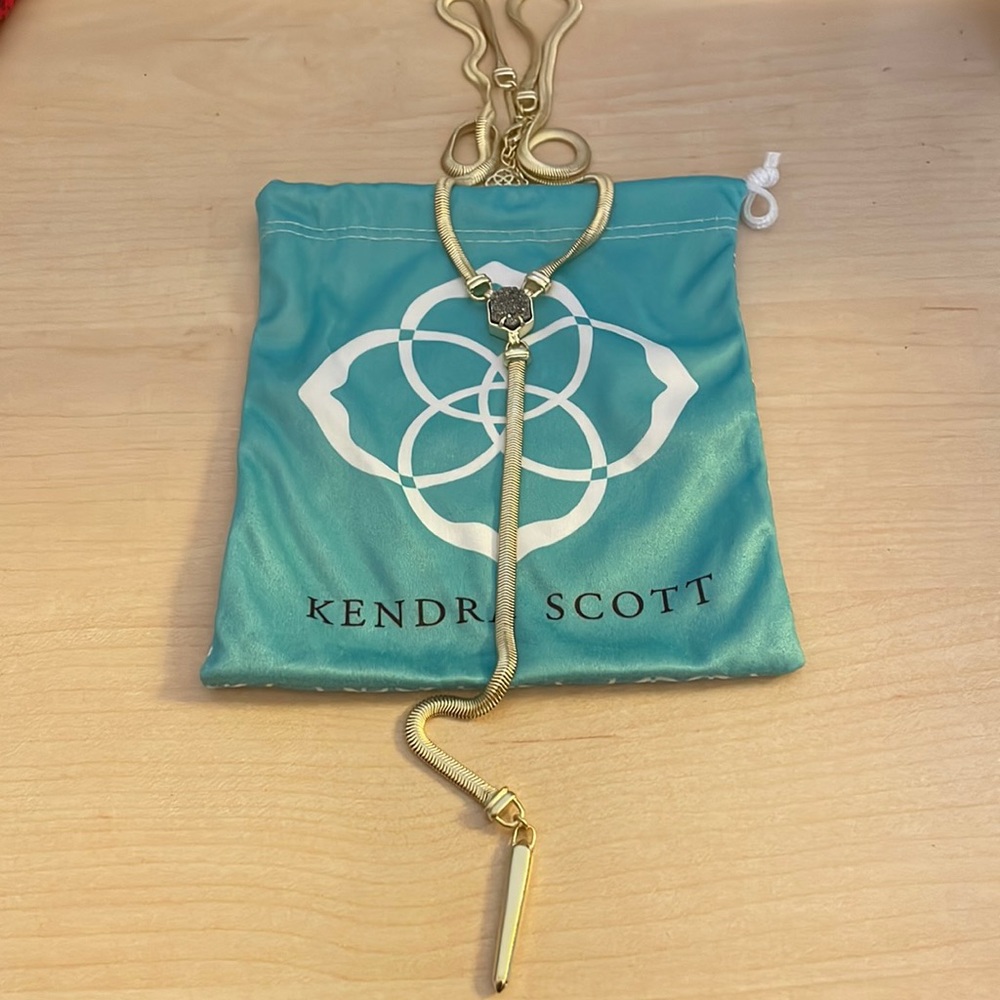 Kendra Scott necklace